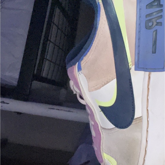 Nike Af1s only worn twice. Very good condition, custom colors - Picture 3 of 4